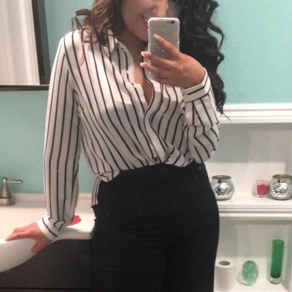 🥳✨SOLD✨🥳  Business Black Striped Button Blouse - Picture 1 of 6